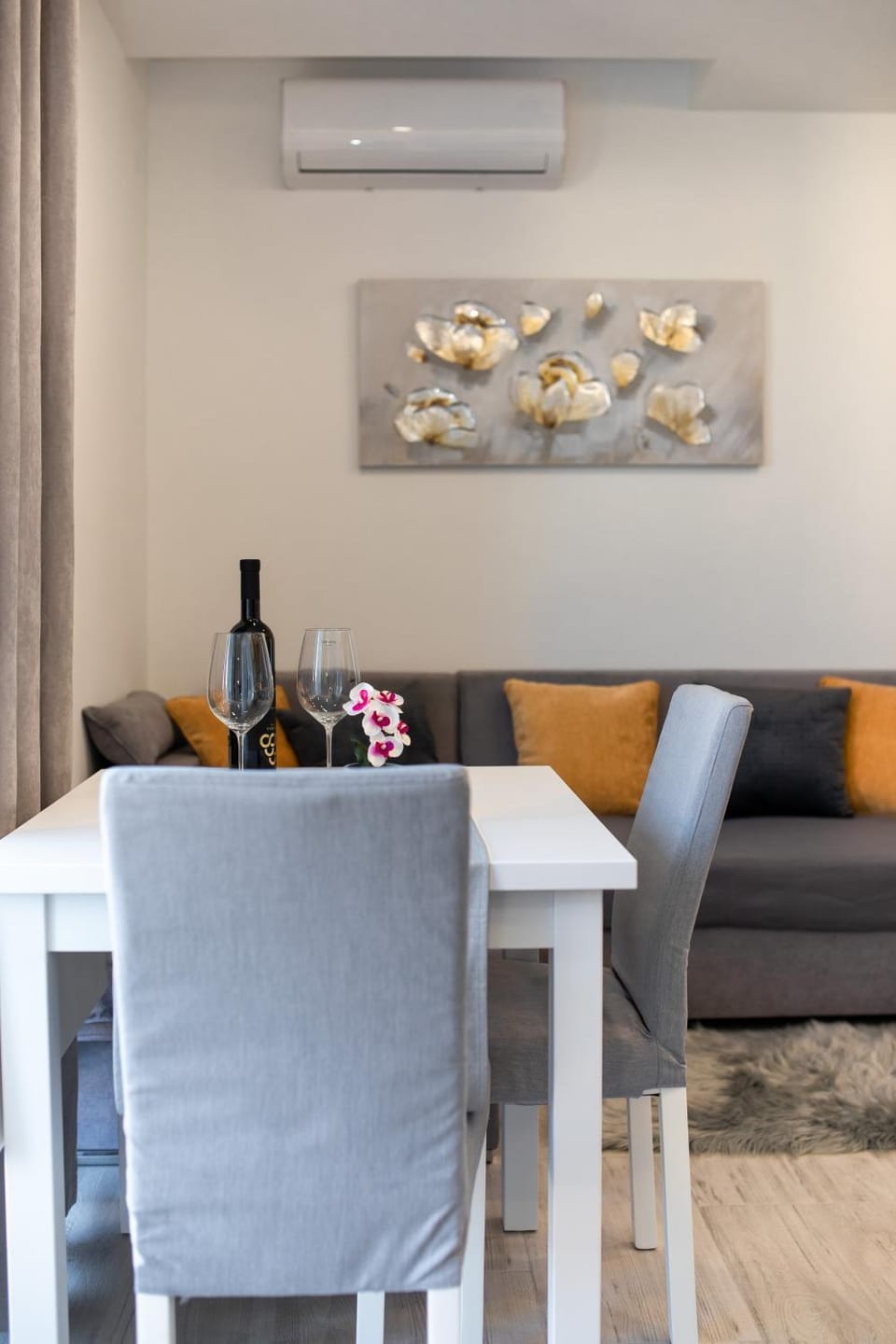 Living room, Dining area, air conditioner