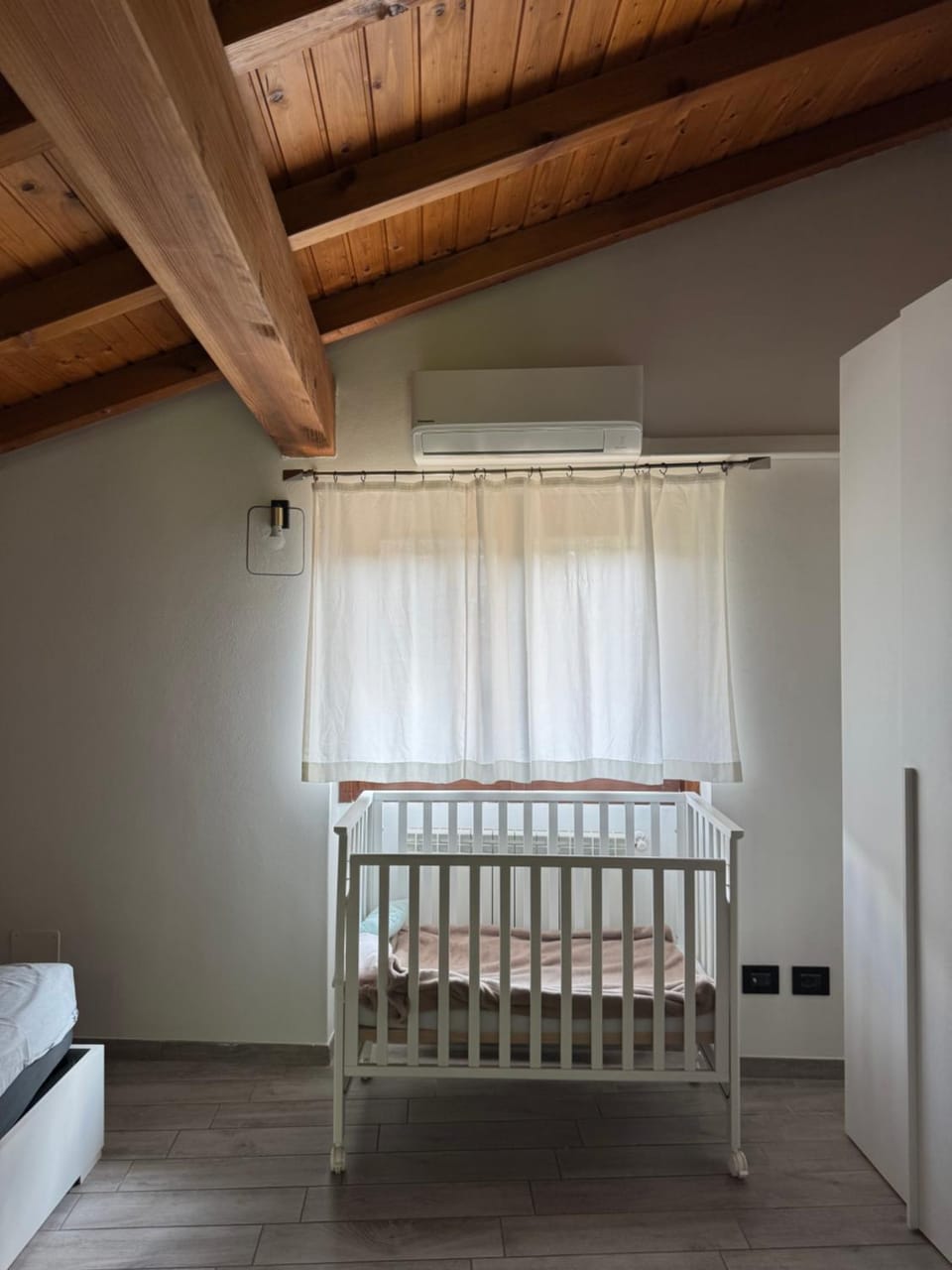 Bed, Bedroom, air conditioner