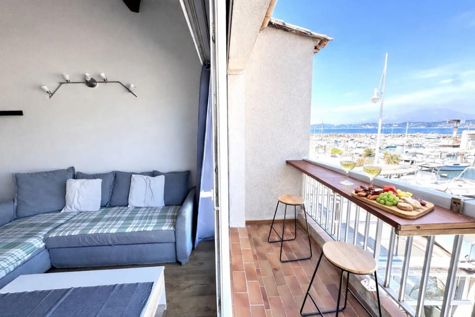 Appartement face à la mer Apartment in French Riviera