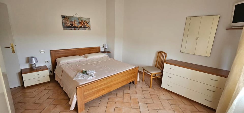 Bed, Photo of the whole room, Bedroom, hair dresser, wardrobe