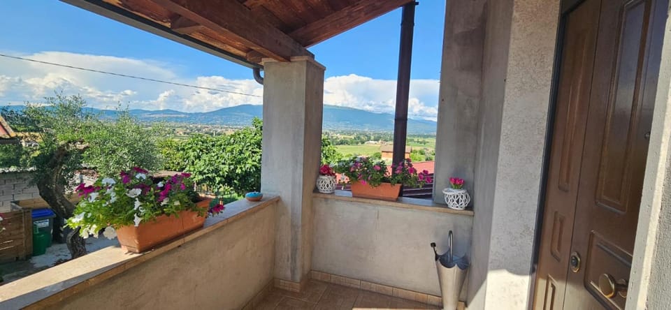 View (from property/room), Balcony/Terrace, Mountain view