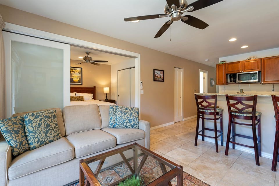 2 Bedroom Kapaa Condo, Pool, AC, Beach Access KK116 House in Kauai