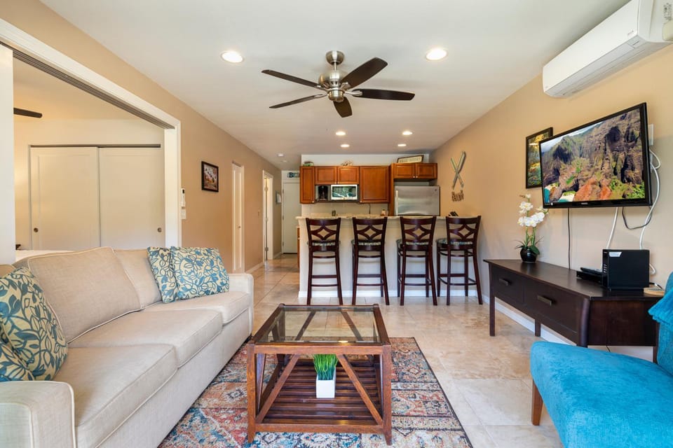 2 Bedroom Kapaa Condo, Pool, AC, Beach Access KK116 House in Kauai