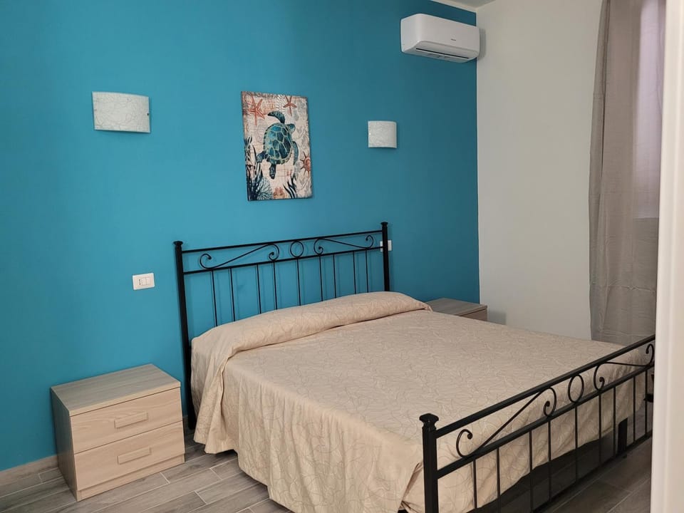 Bed, Photo of the whole room, Bedroom, air conditioner