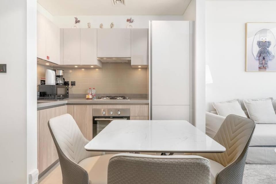 Modern 1bdr - 10min from Burj Khalifa - Sobha Waves Apartment in Dubai