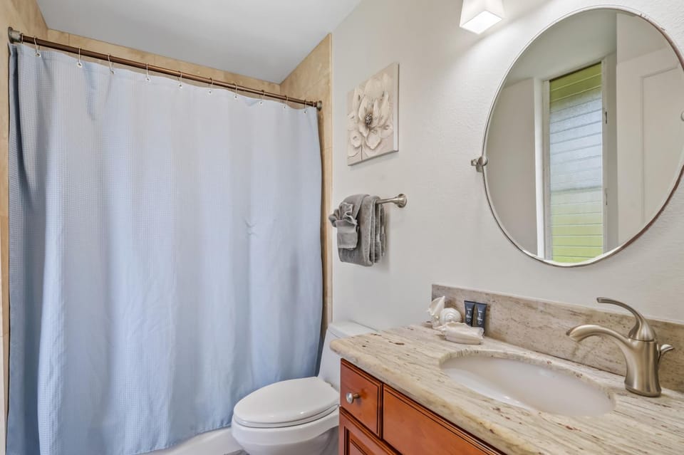 2Br Kauai Kailani Condo, Pool, walk to Ocean & Shops, AC KK117 House in Kauai