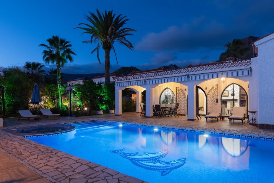Property building, Garden, Garden view, Pool view, Swimming pool