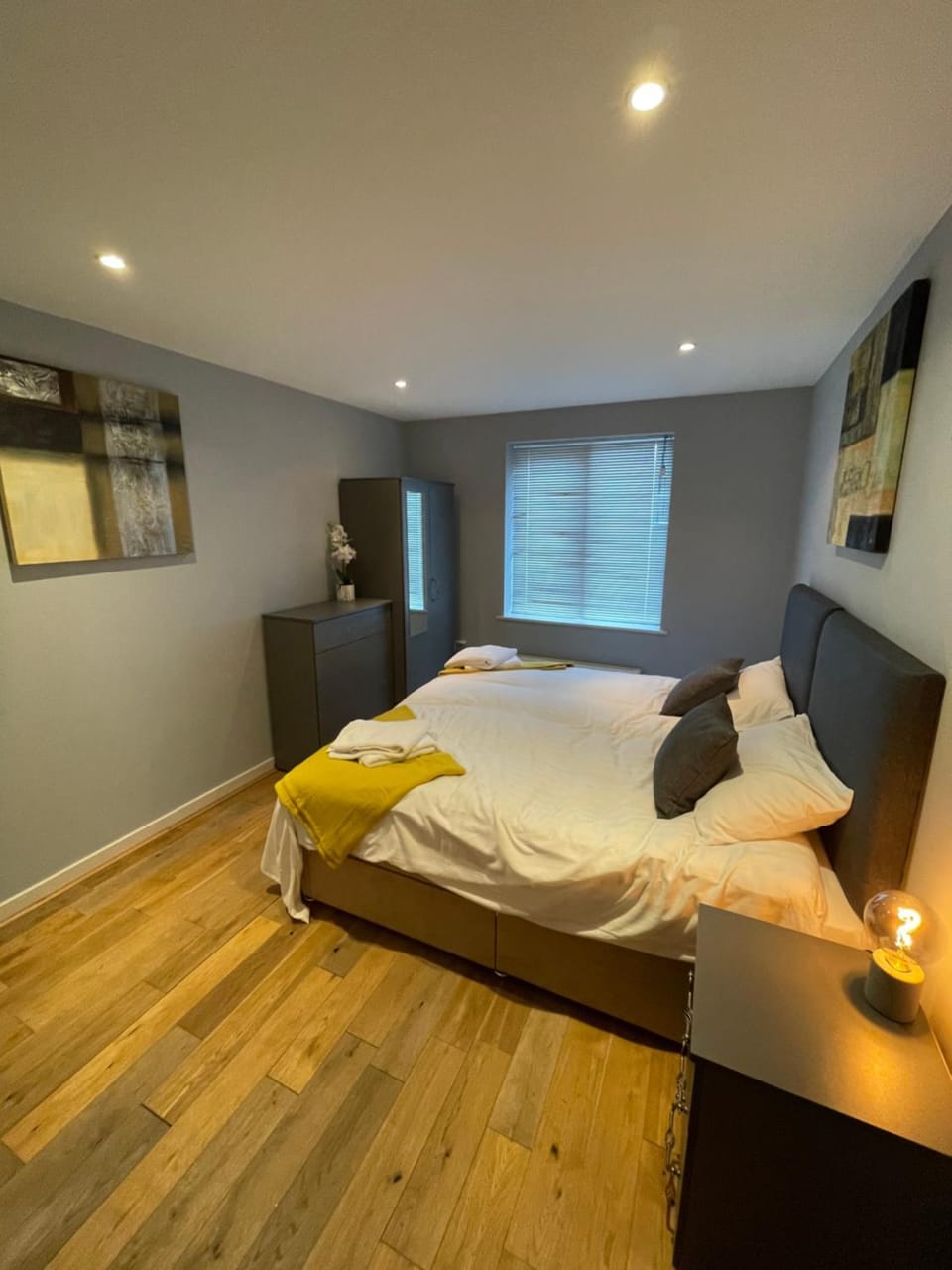 Photo of the whole room, Bedroom