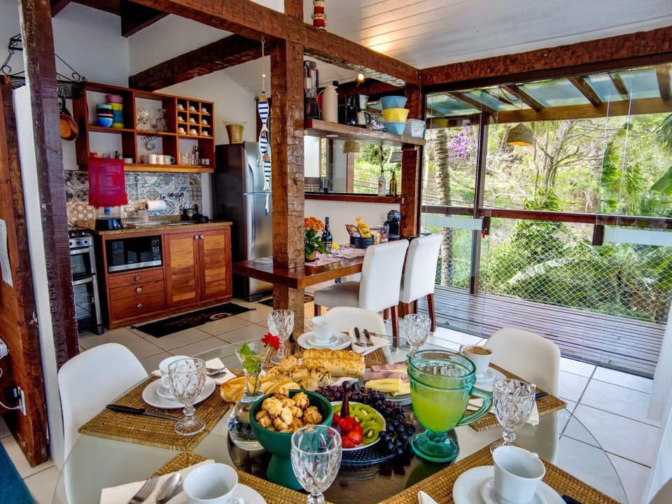 Casa Zeus Hermosa vista, jacuzzi e praia, Búzios House in Armacao dos Buzios