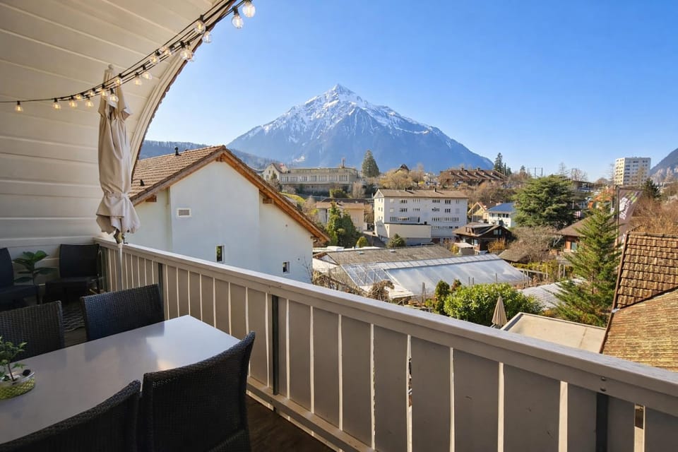 Nearby landmark, Day, Natural landscape, View (from property/room), Balcony/Terrace, Mountain view