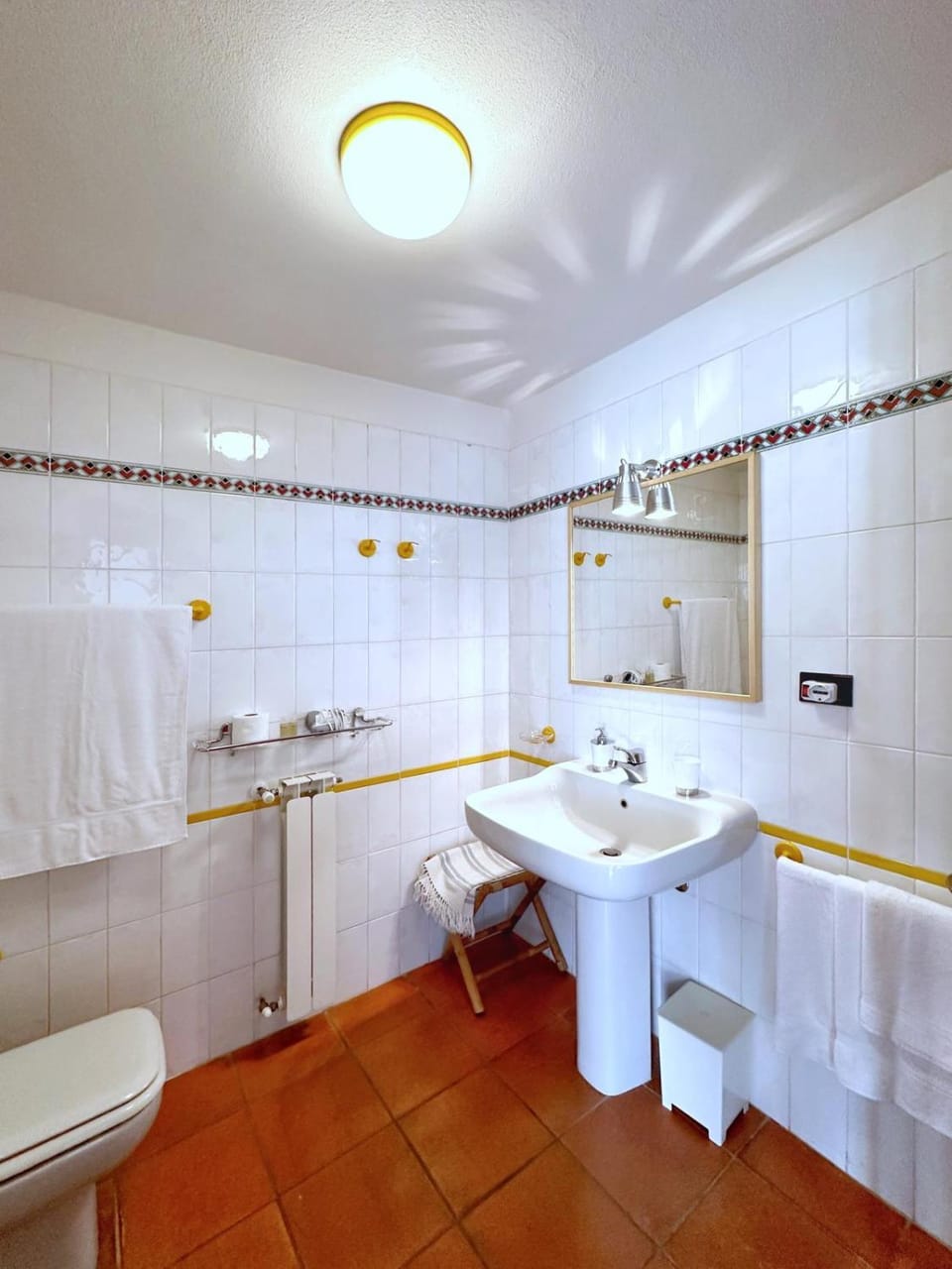 Toilet, Bathroom, towels
