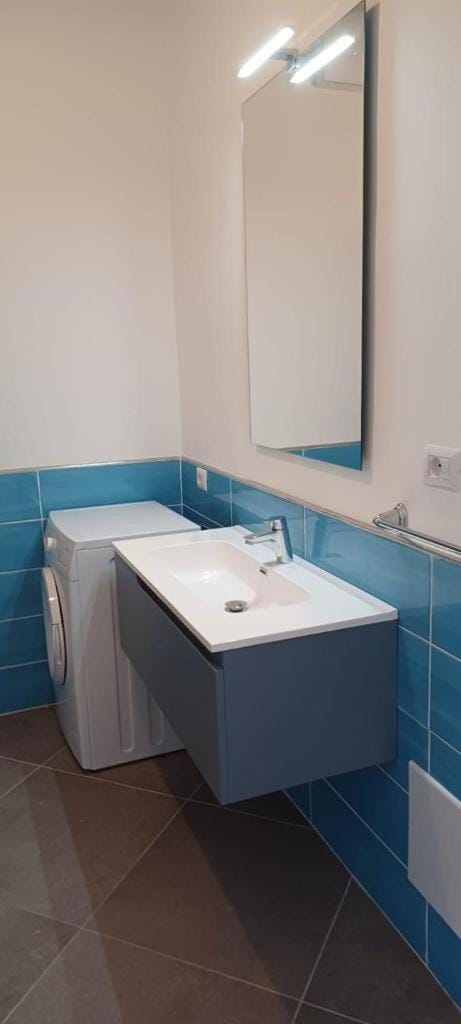 Bathroom, washing machine