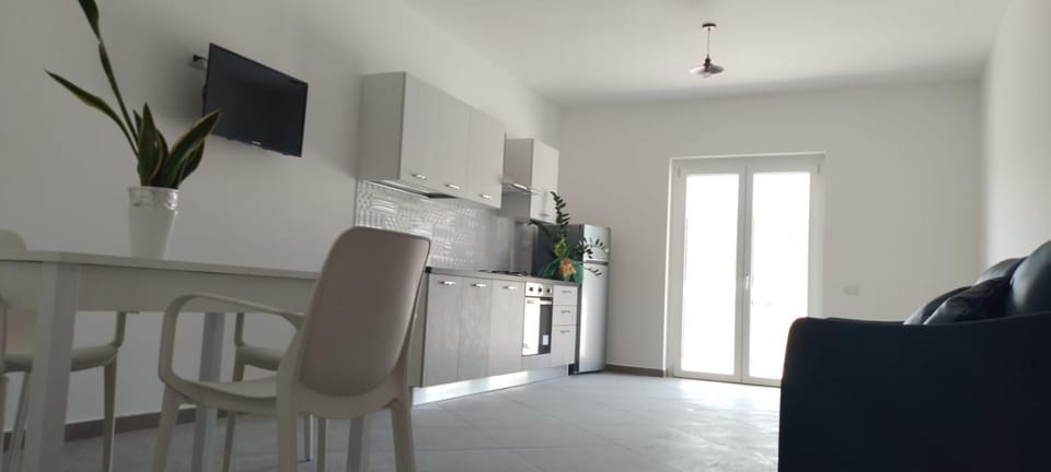 Communal lounge/ TV room, TV and multimedia, Kitchen or kitchenette, Living room, Seating area, Dining area