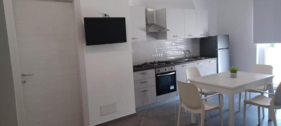 TV and multimedia, Kitchen or kitchenette, Living room, Seating area, Dining area, oven, stove