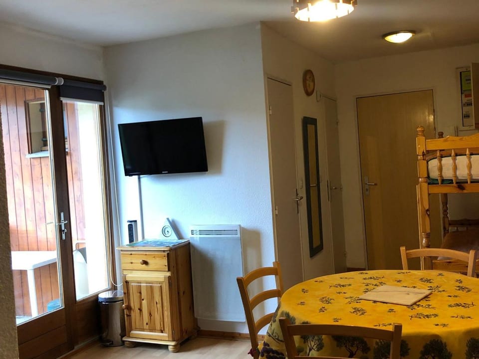 Mini T2 avec balcon et parking au pied des pistes - FR-1-165A-144 Apartment in Uvernet-Fours