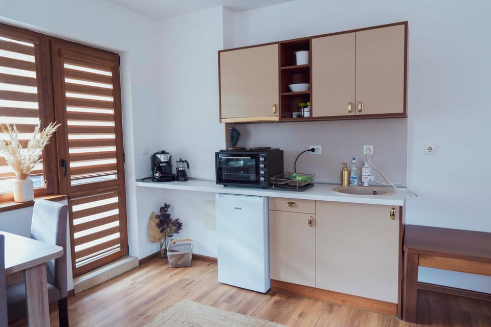 Coffee/tea facilities, Kitchen or kitchenette, pet friendly, stove