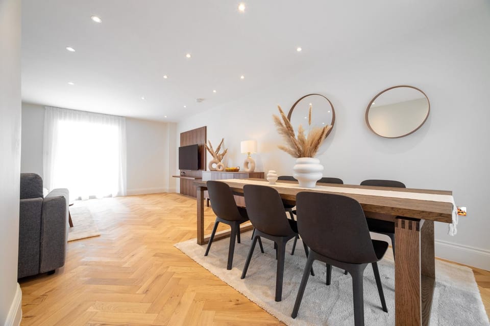 Living room, Dining area