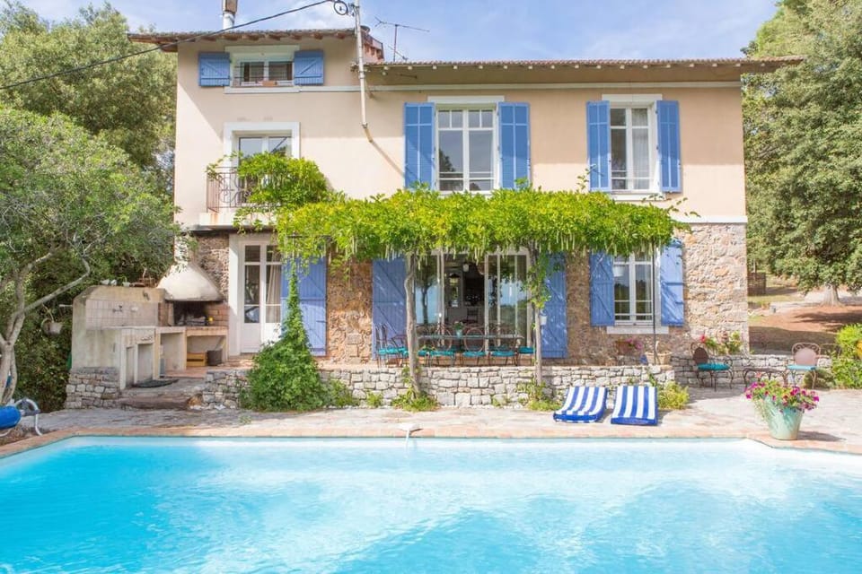 Villa Provençale avec 2 maisons d'amis ,piscine ,Jacuzzi ,vue mer Villa in Mougins