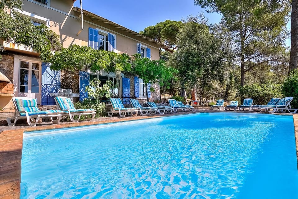 Villa Provençale avec 2 maisons d'amis ,piscine ,Jacuzzi ,vue mer Villa in Mougins