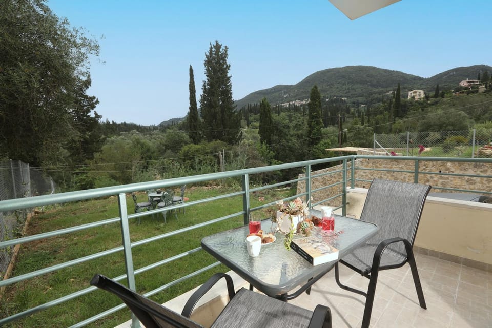 Natural landscape, Balcony/Terrace, Dining area, Mountain view