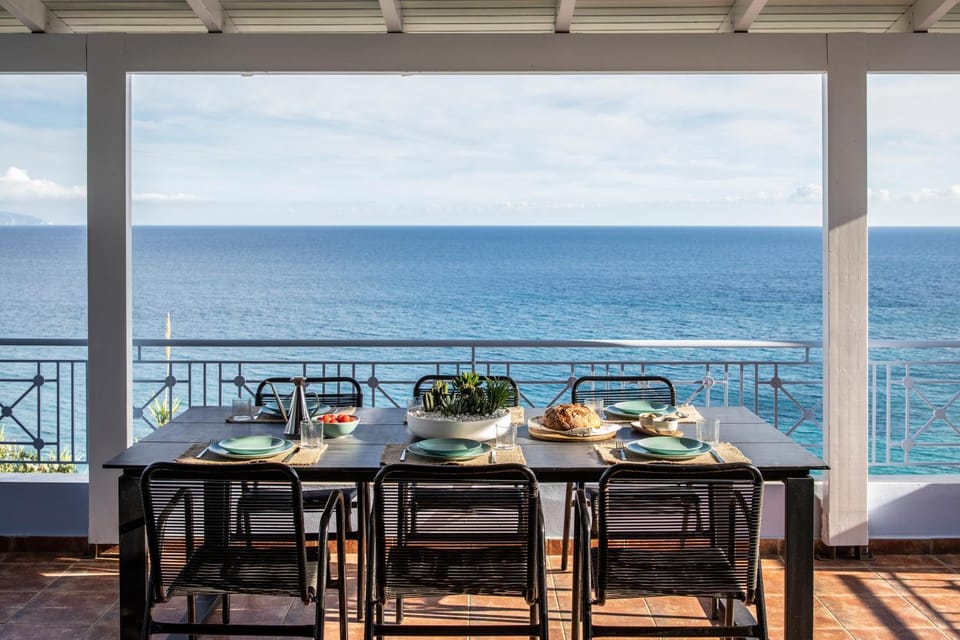 View (from property/room), Balcony/Terrace, Dining area, Sea view
