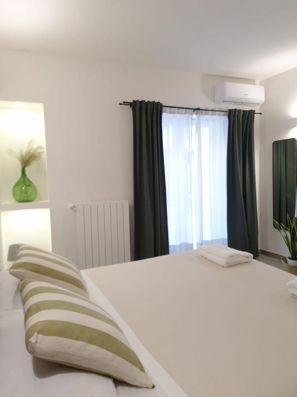 Bed, TV and multimedia, Photo of the whole room, Bedroom, internet