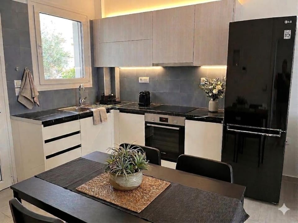 Kitchen or kitchenette, Dining area, kitchen
