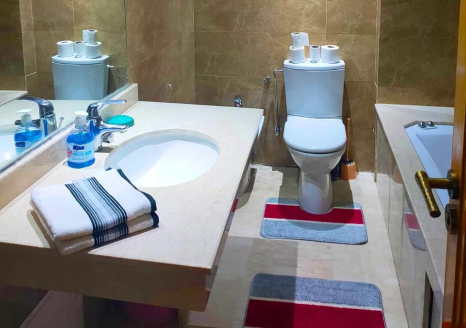 Toilet, Bathroom, towels