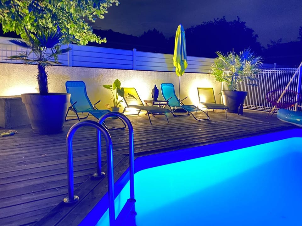Villa Bassin d Arcachon 7pers piscine chauffée House in Biganos