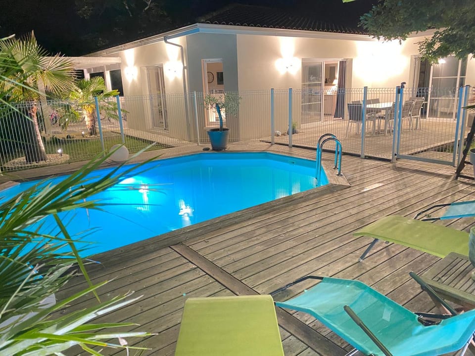 Villa Bassin d Arcachon 7pers piscine chauffée House in Biganos