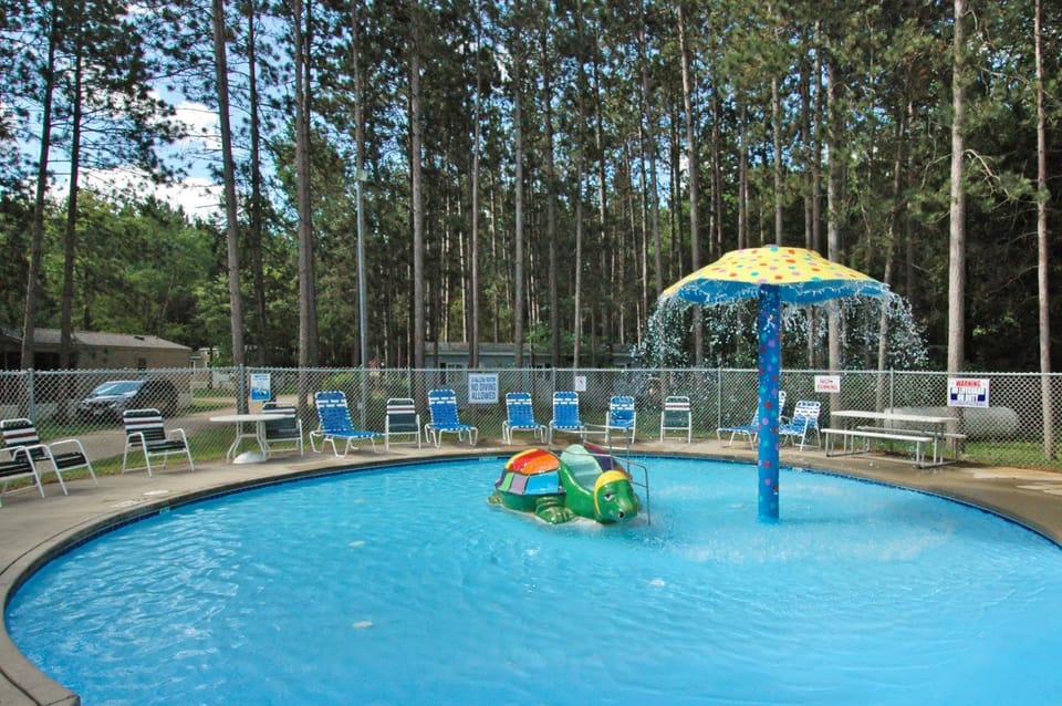 Swimming pool, sunbed