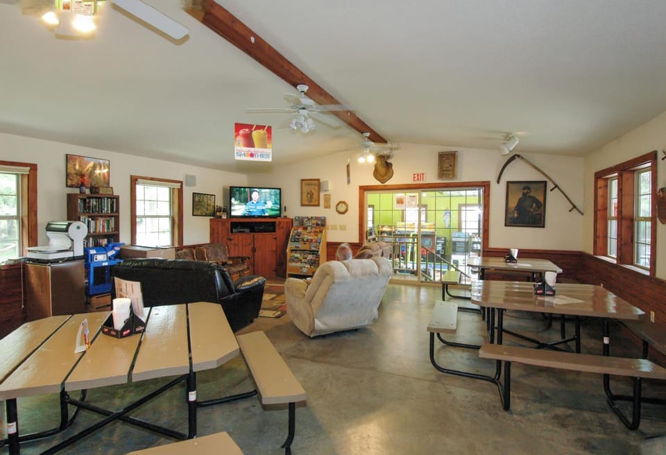 Communal lounge/ TV room