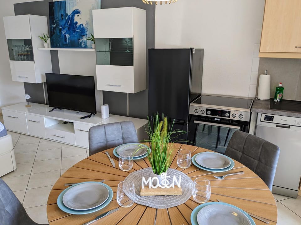 Kitchen or kitchenette, Living room, Dining area