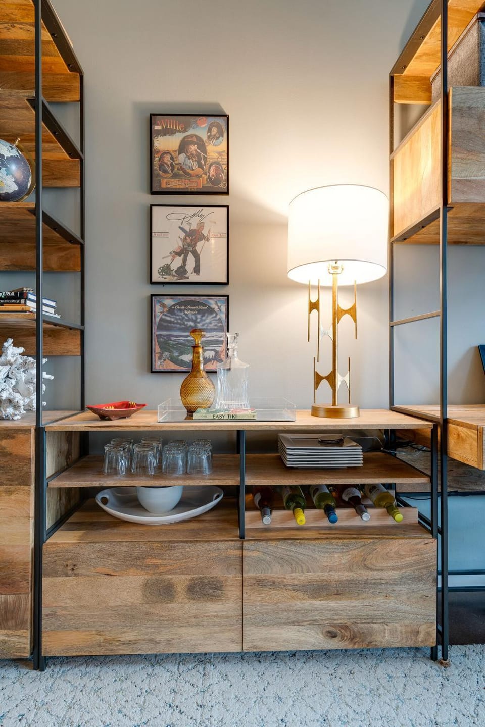 Smart, Stylish Music City Condo - Concierge, Restaurants, Gym, Rooftop Patio, Parking House in East Nashville