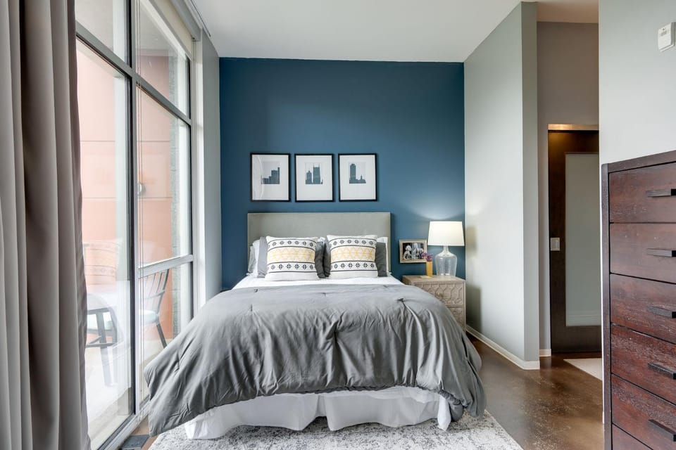 Smart, Stylish Music City Condo - Concierge, Restaurants, Gym, Rooftop Patio, Parking House in East Nashville
