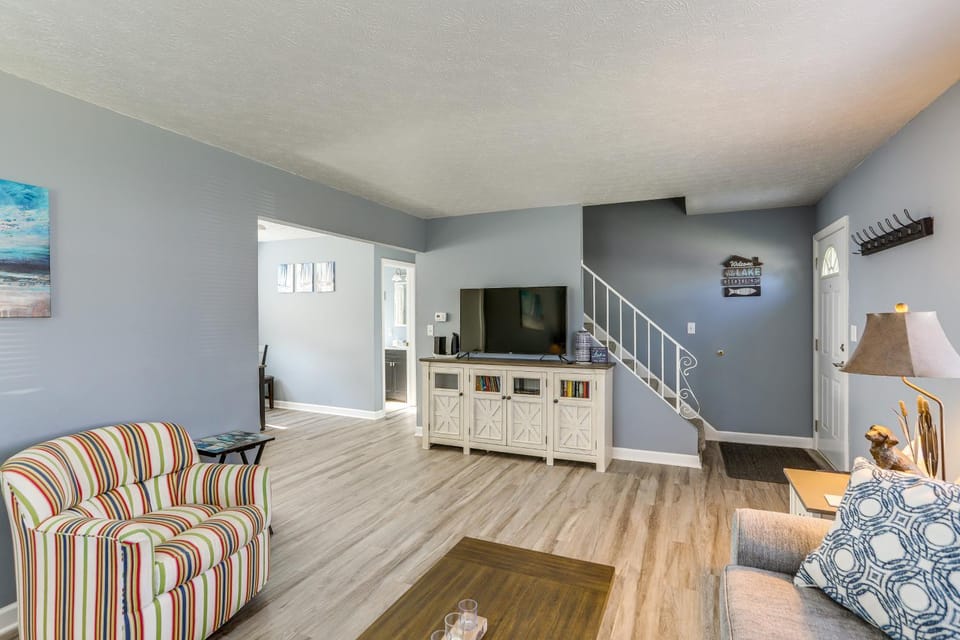 Dog-Friendly Port Clinton Home Walk to Lake Erie! House in Port Clinton