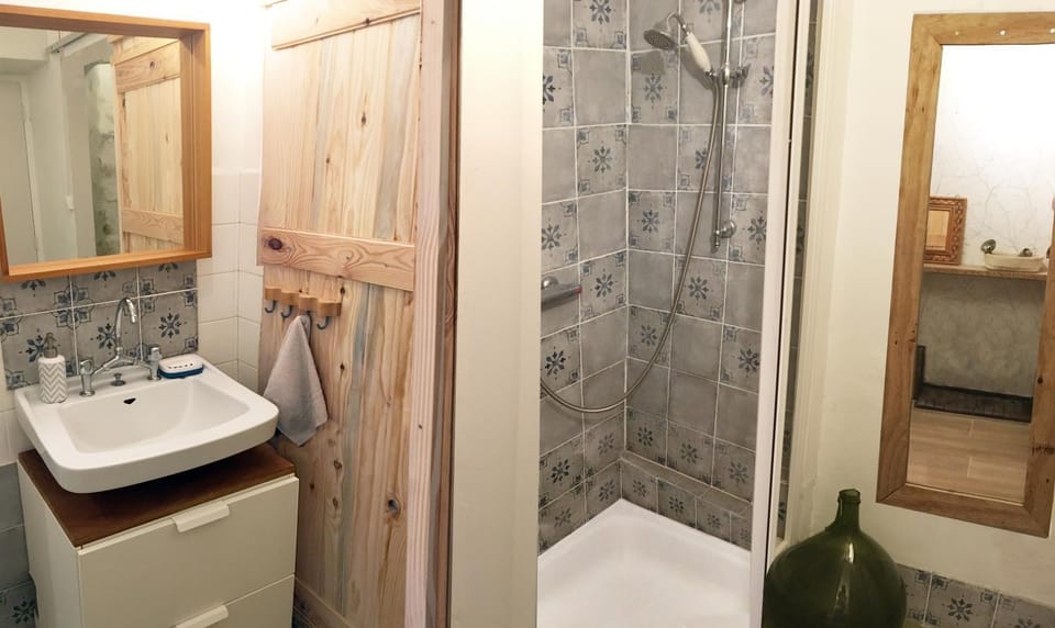 Shower, Bathroom, towels
