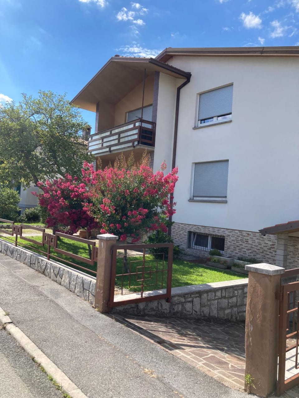 Property building, Day, Garden, Garden view