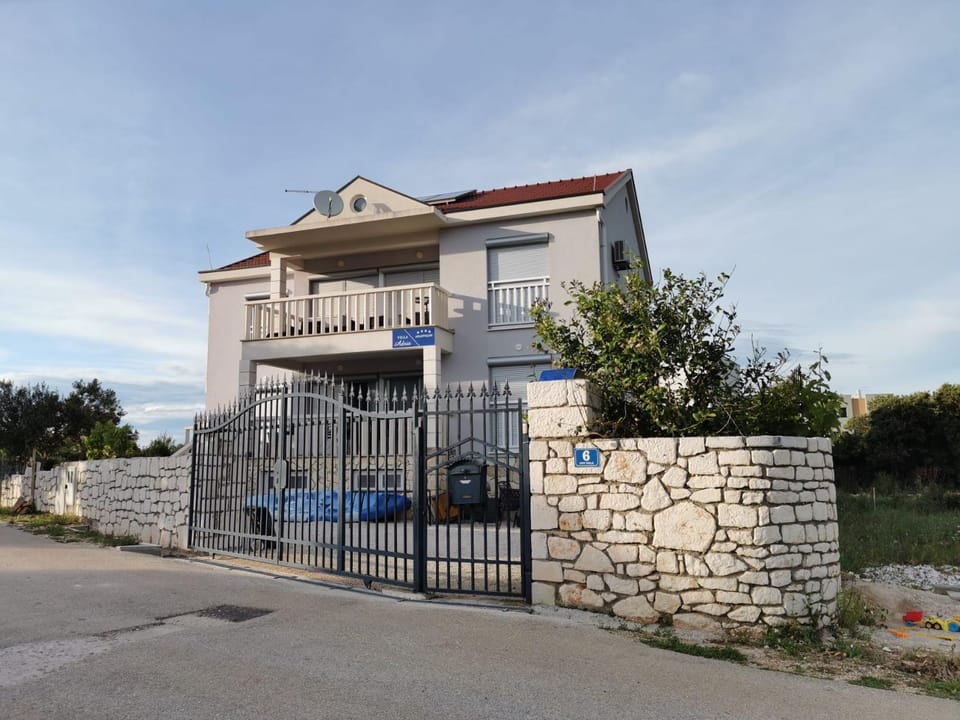 Property building, Facade/entrance