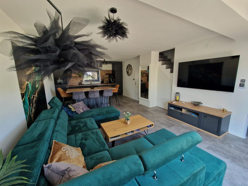 Communal lounge/ TV room, Activities, TV and multimedia, Garden view, kitchen
