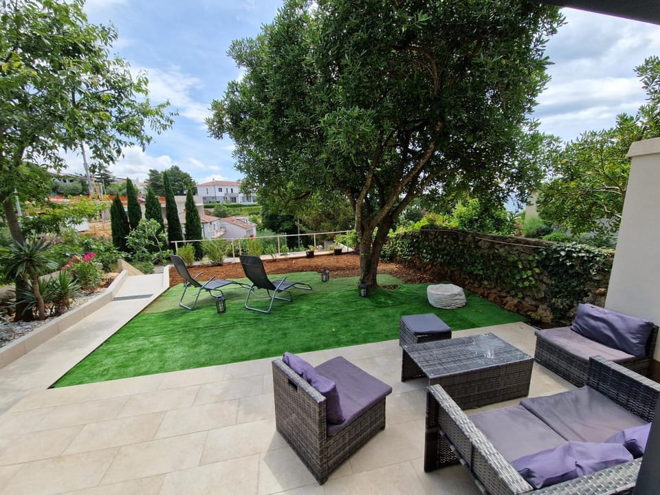 Garden, Balcony/Terrace