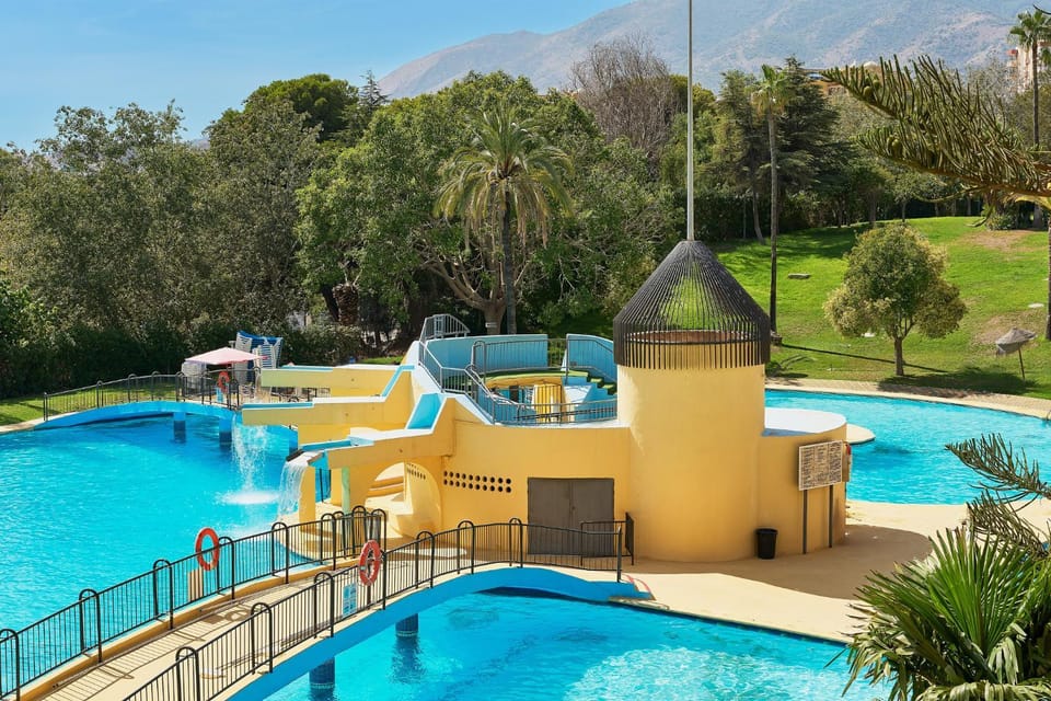 Garden, Solarium, Swimming pool, sunbed