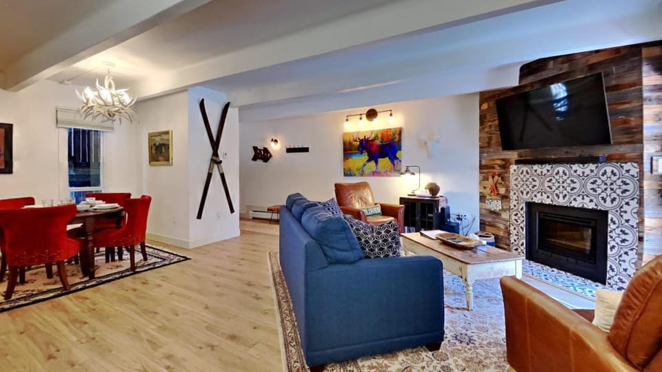 Ten Mile Island C220 House in Frisco