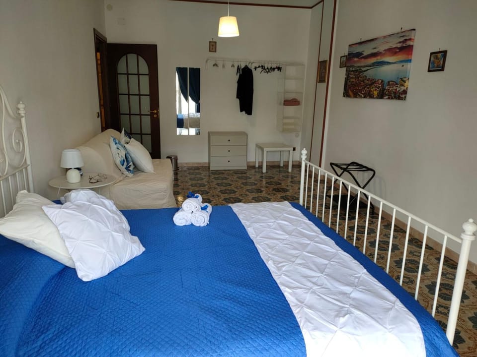 People, View (from property/room), Balcony/Terrace, Photo of the whole room, Decorative detail, Bedroom, Guests, Street view, Breakfast, Buffet breakfast, Italian breakfast, children, young children, older children, Family, internet, locker, towels, air conditioner