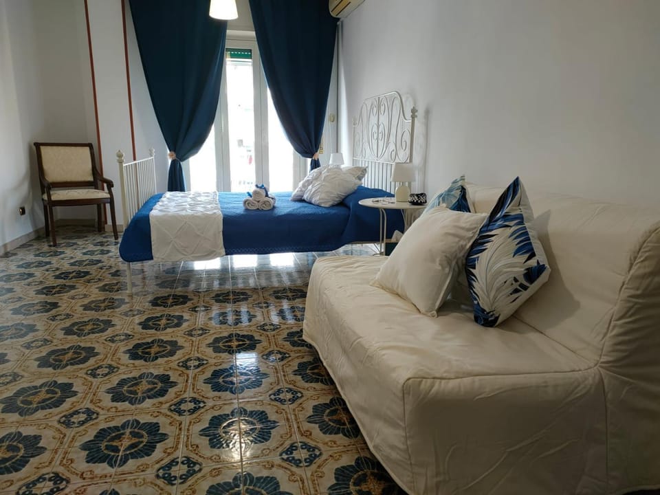 People, View (from property/room), Other, Photo of the whole room, Bedroom, Guests, Street view, Breakfast, Buffet breakfast, Italian breakfast, children, young children, group of guests, Family, internet, locker, towels, wedding, air conditioner