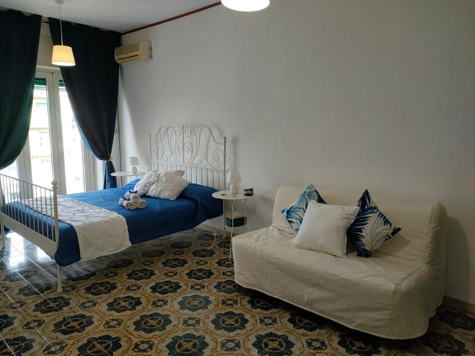 People, View (from property/room), Balcony/Terrace, Other, Photo of the whole room, Decorative detail, Bedroom, Guests, City view, Street view, Breakfast, Buffet breakfast, Italian breakfast, children, young children, older children, Family, internet, locker, towels, wedding, air conditioner