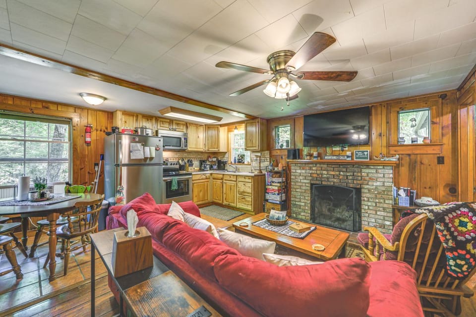 Pet-Friendly Creekside Cabin with Pool Access! Cabin in Maggie Valley
