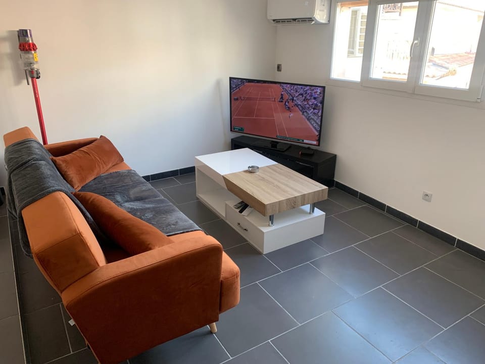 Skynet Apartment in Marseille