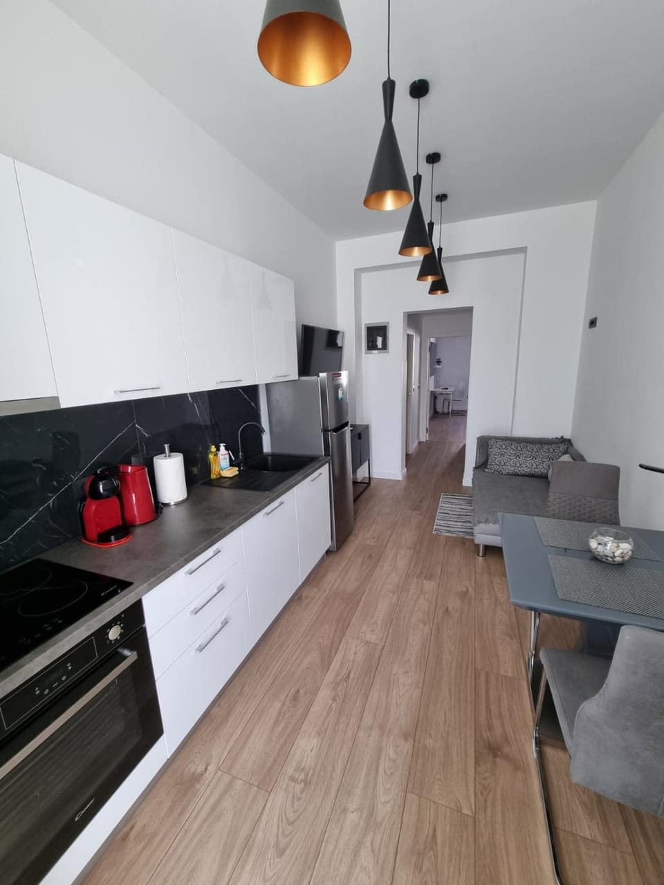 Coffee/tea facilities, Kitchen or kitchenette, Dining area, minibar