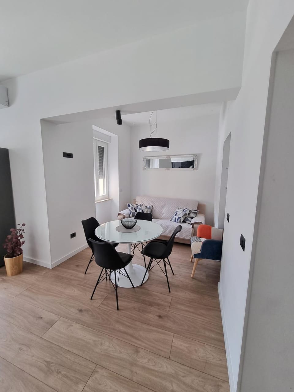 Living room, Seating area, Dining area